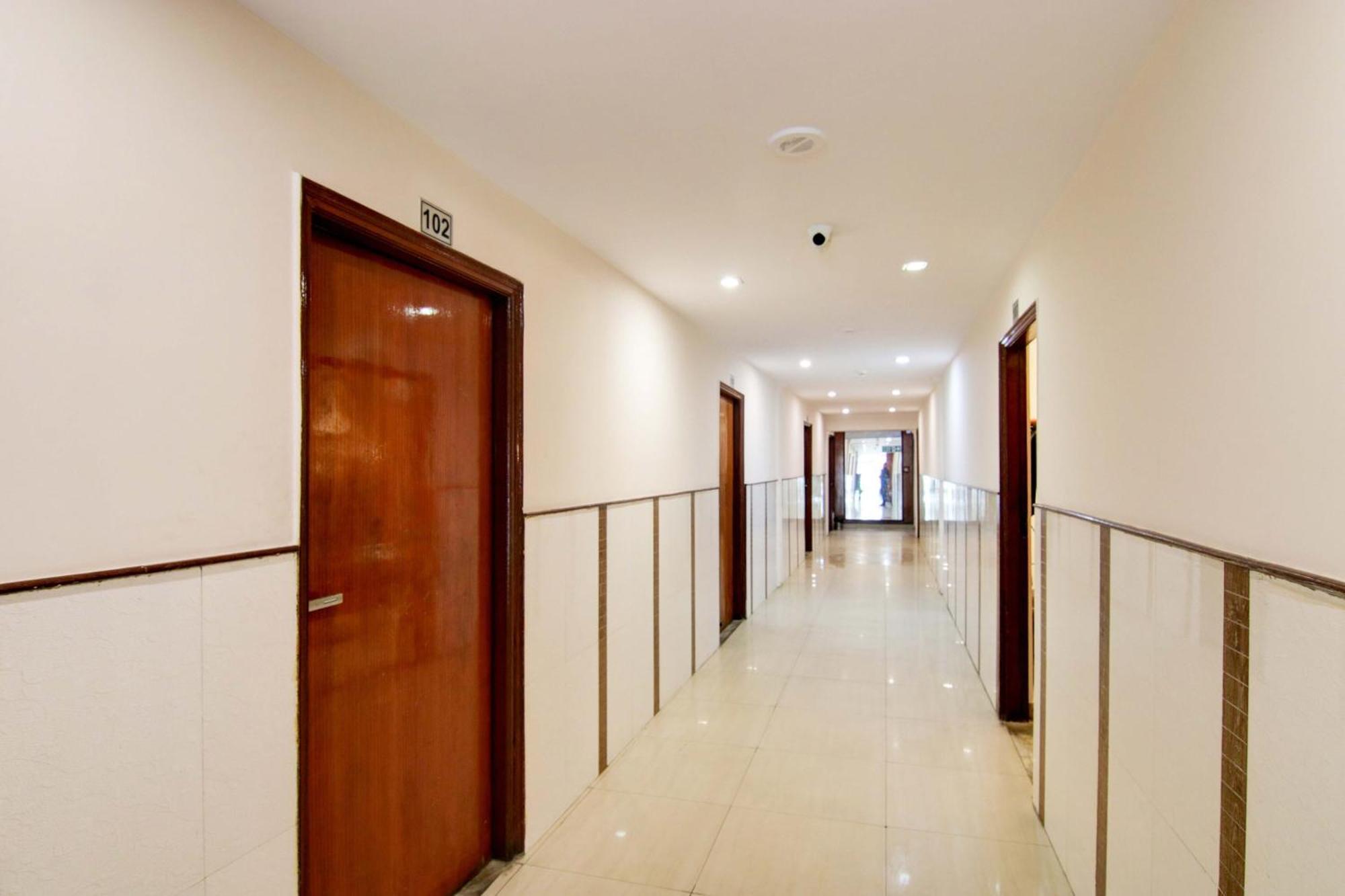 Hotel O Airport Pittors Que Delhi New Delhi