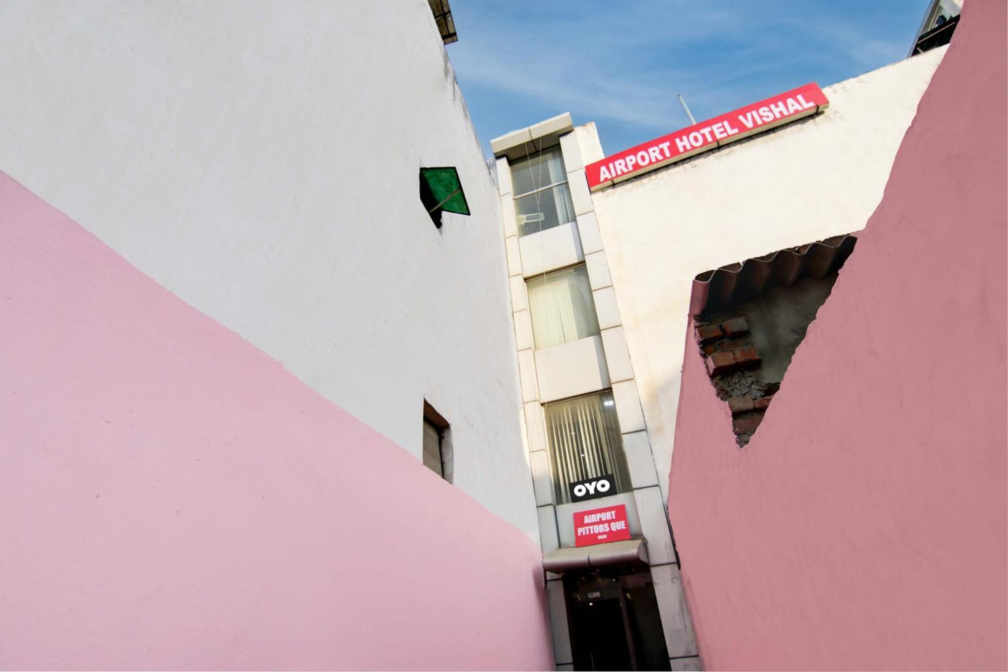 Hotel O Airport Pittors Que Delhi