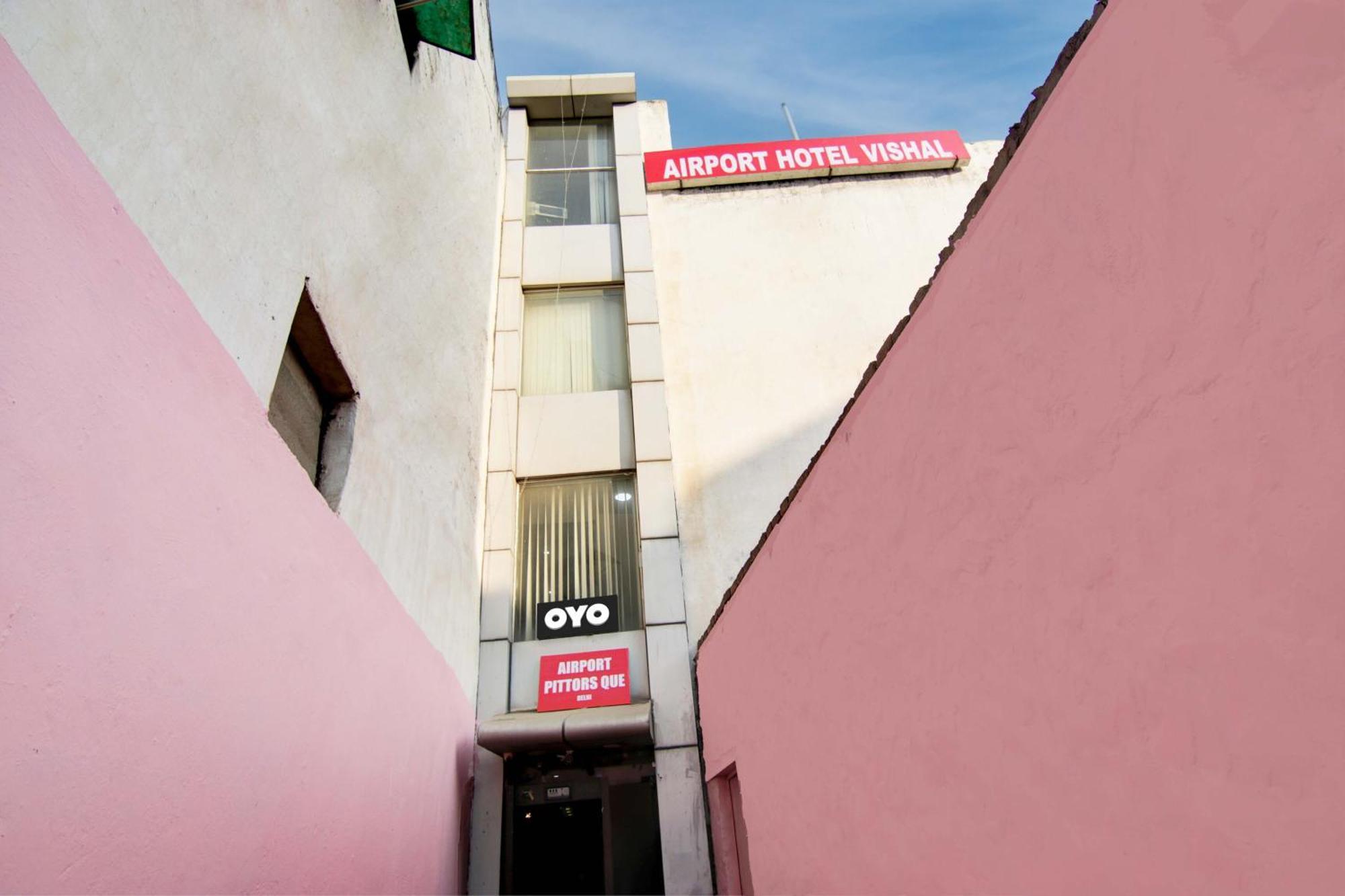 Hotel O Airport Pittors Que Delhi 4*