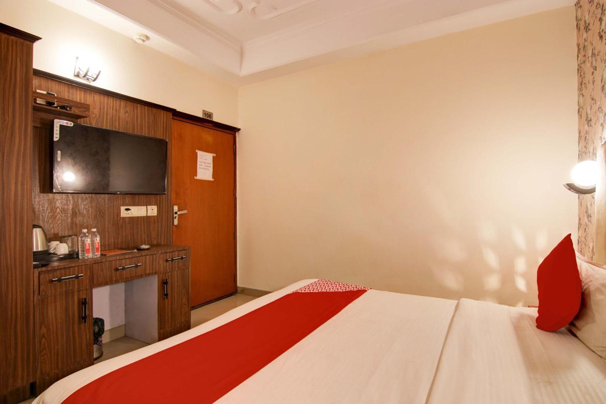 Hotel O Airport Pittors Que Delhi New Delhi