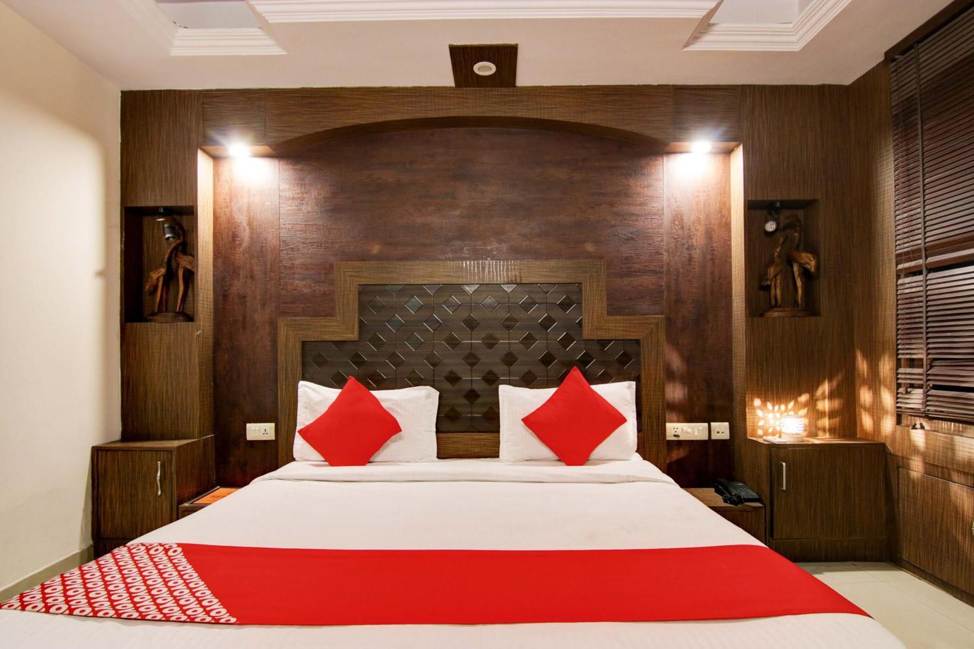 Hotel O Airport Pittors Que Delhi New Delhi